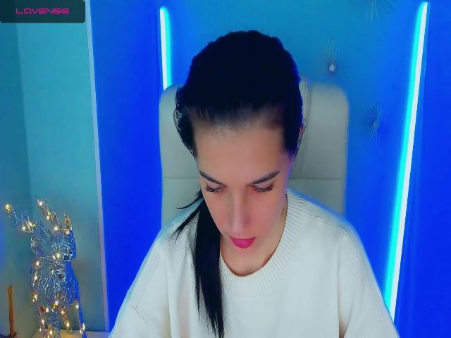 Live sex webcam photo for VeronikaLovee #271567319