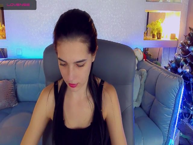 Live sex webcam photo for VeronikaLovee #271816810
