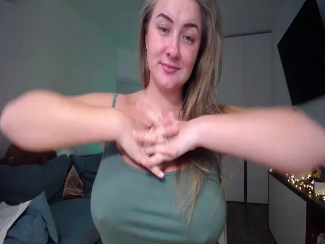 Live sex webcam photo for VickyBaezz #272990701