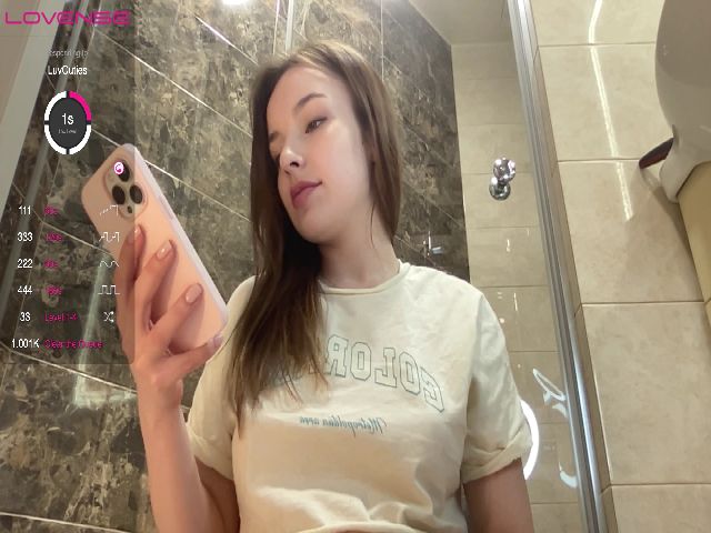 Live sex webcam photo for VickyRoyal #273506577