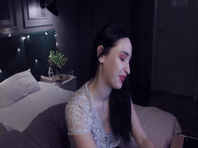 Live sex webcam photo for VictoriaLein #272935484