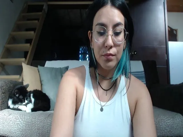 Live sex webcam photo for VictoriaMeow #271970644