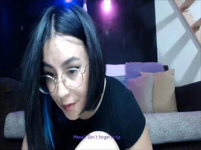 Live sex webcam photo for VictoriaMeow #272715519