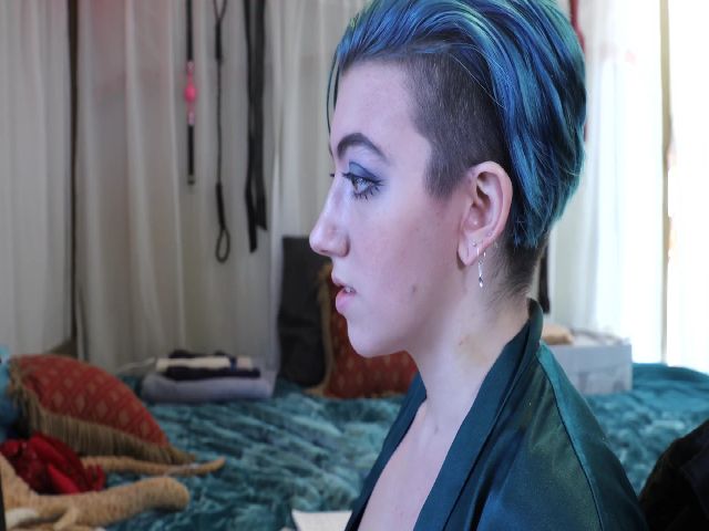 Live sex webcam photo for VictoriaViero #271885555