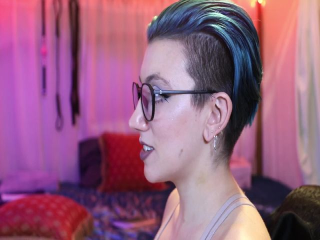 Live sex webcam photo for VictoriaViero #271901814