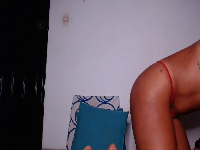 Live sex webcam photo for Victoria_Sant #271856366