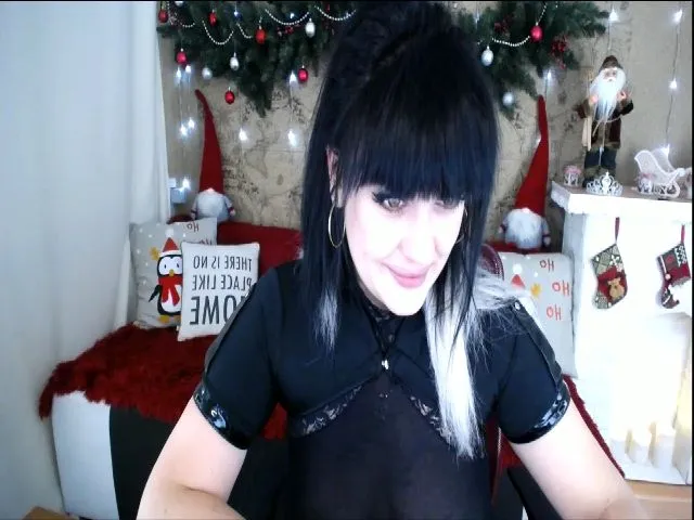 Live sex webcam photo for Vikky_Black #271937897