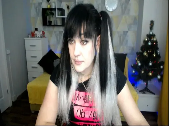 Live sex webcam photo for Vikky_Black #271947642