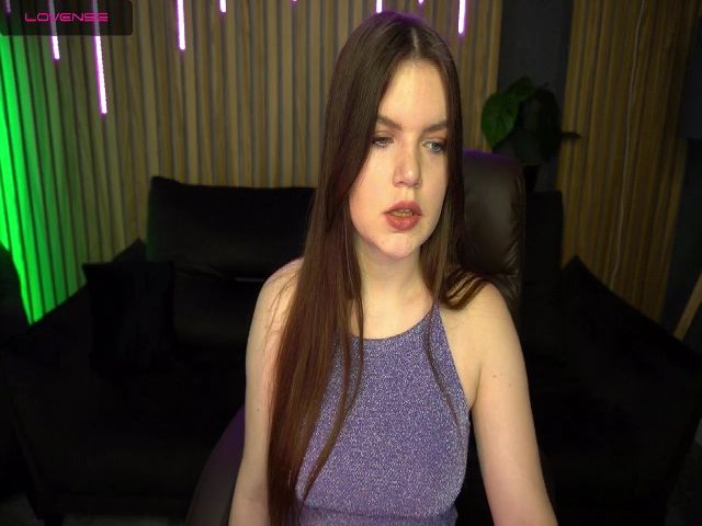 Live sex webcam photo for ViolaLily #272381659