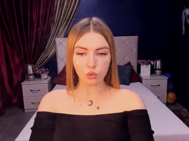 Live sex webcam photo for ViolaRose #271687404