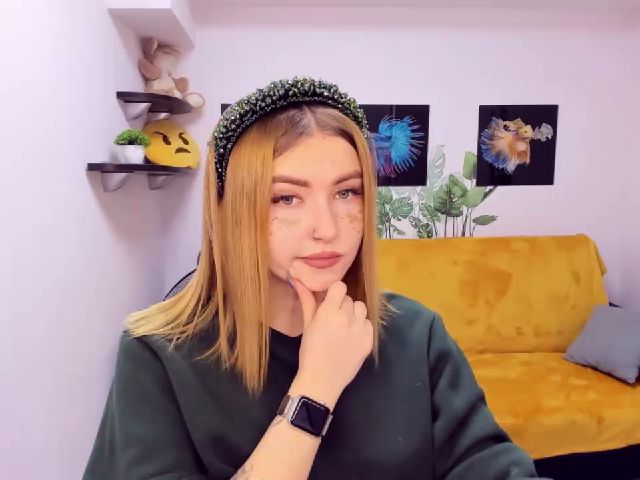 Live sex webcam photo for ViolaRose #271701211