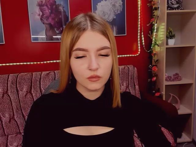 Live sex webcam photo for ViolaRose #271735959