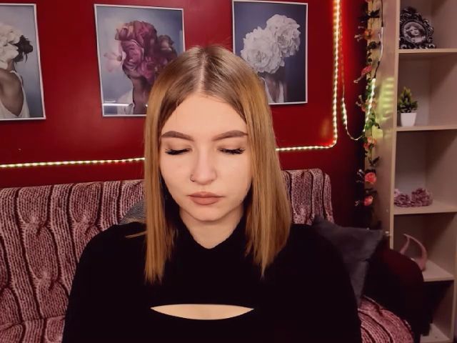 Live sex webcam photo for ViolaRose #271738441