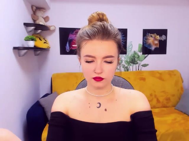 Live sex webcam photo for ViolaRose #271776613