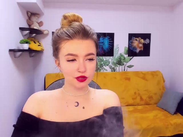 Live sex webcam photo for ViolaRose #271778720