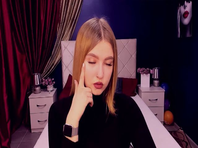 Live sex webcam photo for ViolaRose #271818978