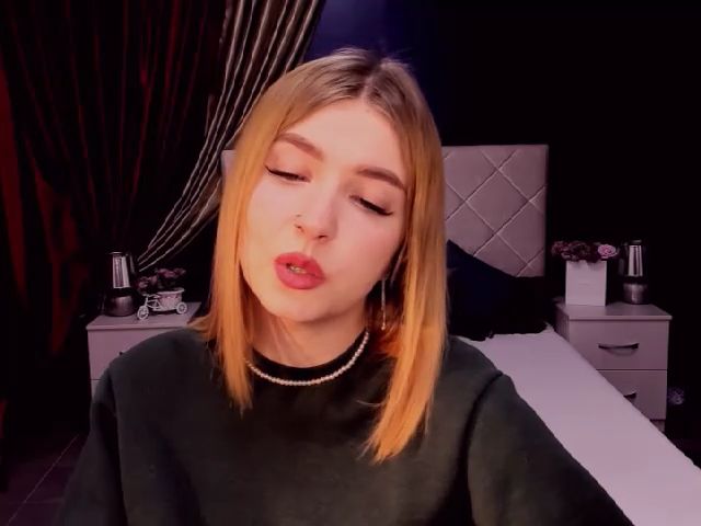 Live sex webcam photo for ViolaRose #271832703