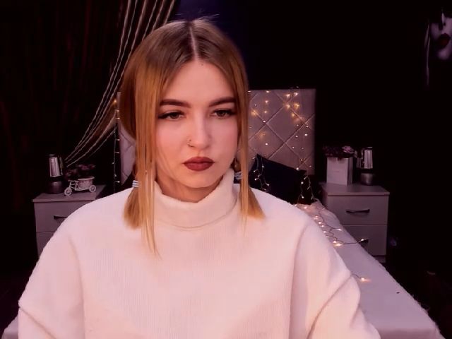 Live sex webcam photo for ViolaRose #271842765