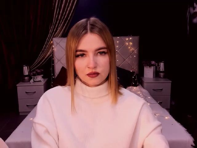 Live sex webcam photo for ViolaRose #271843222