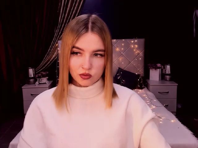 Live sex webcam photo for ViolaRose #271845182