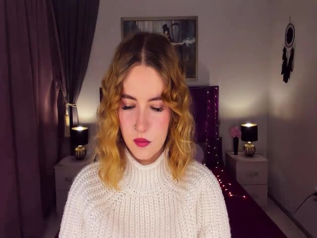 Live sex webcam photo for ViolaRose #271885101