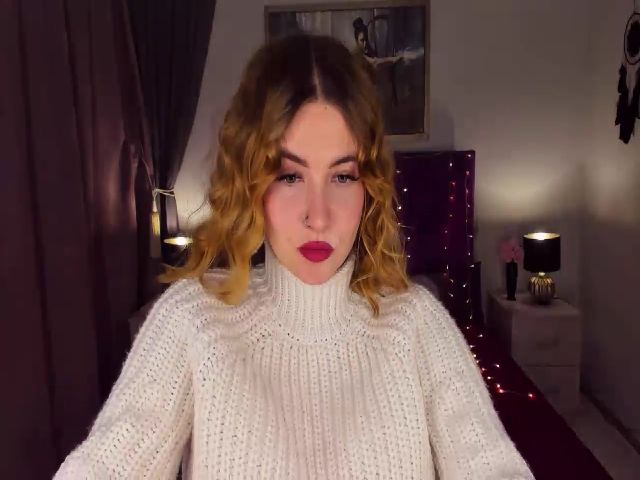 Live sex webcam photo for ViolaRose #271887439