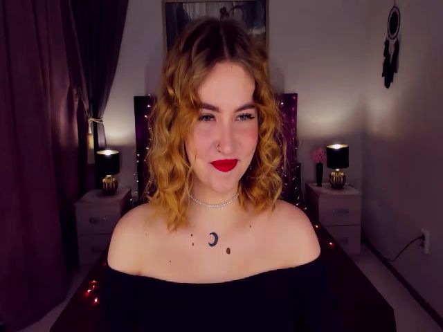 Live sex webcam photo for ViolaRose #271897314