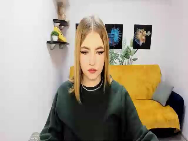 Live sex webcam photo for ViolaRose #271945951