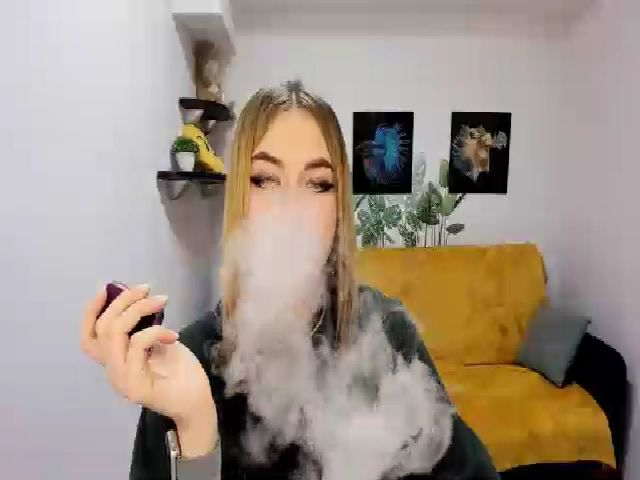 Live sex webcam photo for ViolaRose #271947636