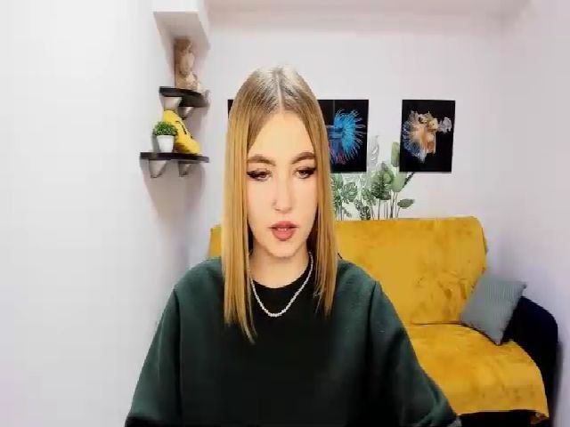 Live sex webcam photo for ViolaRose #271947771