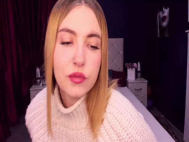 Live sex webcam photo for ViolaRose #271998036