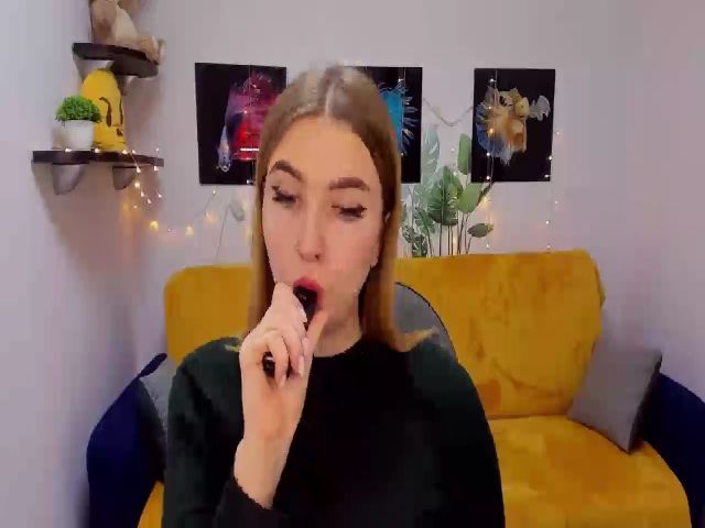 Live sex webcam photo for ViolaRose #272036089