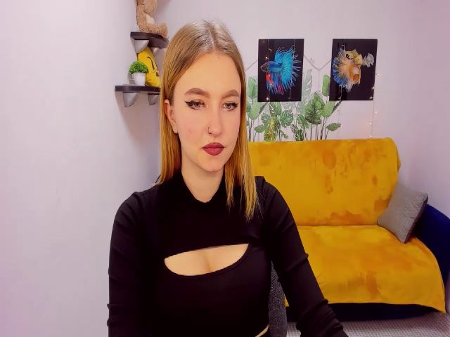 Live sex webcam photo for ViolaRose #272059841