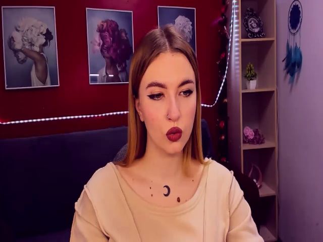 Live sex webcam photo for ViolaRose #272084063