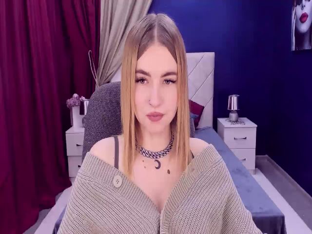 Live sex webcam photo for ViolaRose #272206926