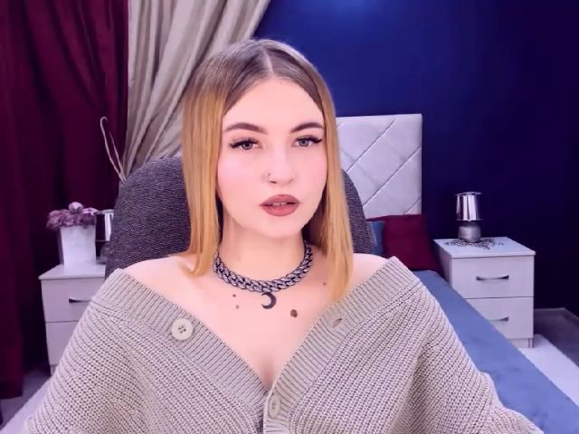 Live sex webcam photo for ViolaRose #272228612