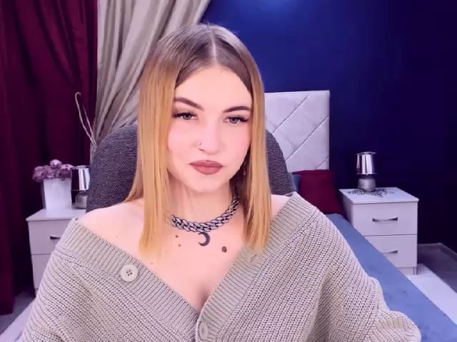 Live sex webcam photo for ViolaRose #272228894