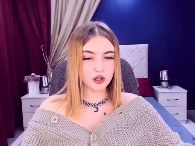 Live sex webcam photo for ViolaRose #272231222