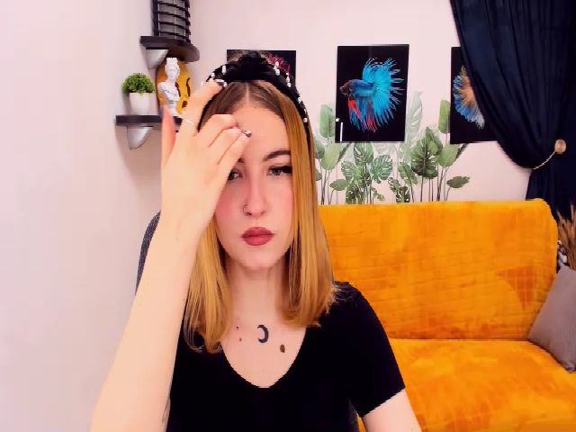 Live sex webcam photo for ViolaRose #272345215