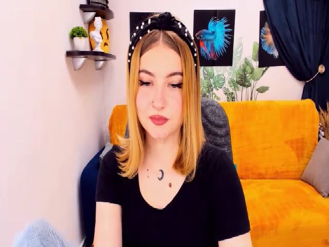 Live sex webcam photo for ViolaRose #272348468