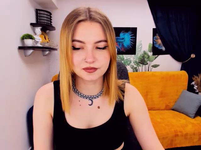 Live sex webcam photo for ViolaRose #272427761