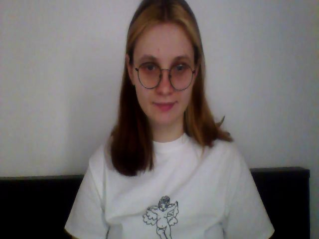 Live sex webcam photo for ViolaWeber #273011255