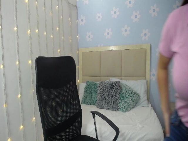 Live sex webcam photo for Violet_35_ #272670362