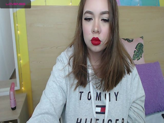 Live sex webcam photo for Violet_smith7 #272245356