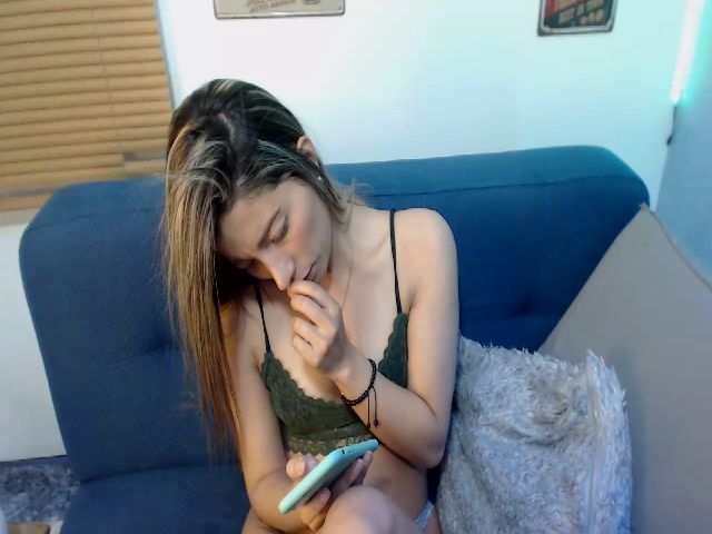 Live sex webcam photo for Violetasweett #272044083