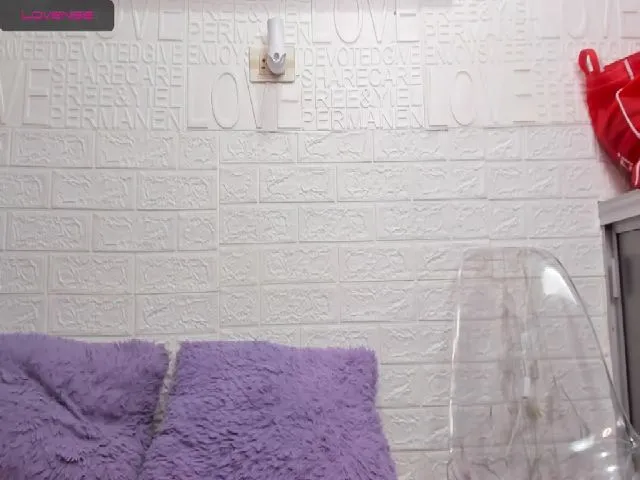 Live sex webcam photo for Violetatoo #271691822