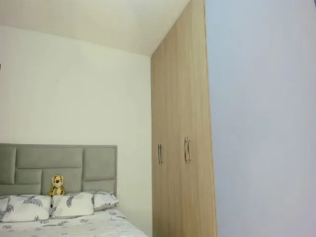 Live sex webcam photo for Violeth_96_ #273660163