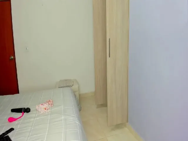 Live sex webcam photo for Violeth_96_ #273770610
