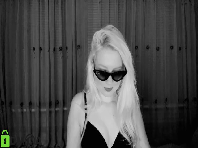 Live sex webcam photo for Violetta33 #272035516