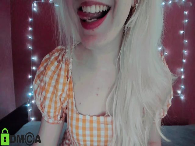 Live sex webcam photo for Violetta33 #272111079